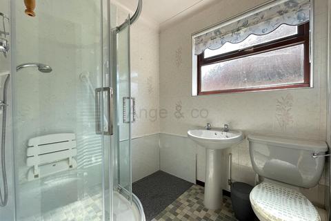 2 bedroom semi-detached bungalow for sale, Smiths Walk, Oulton Broad, Lowestoft