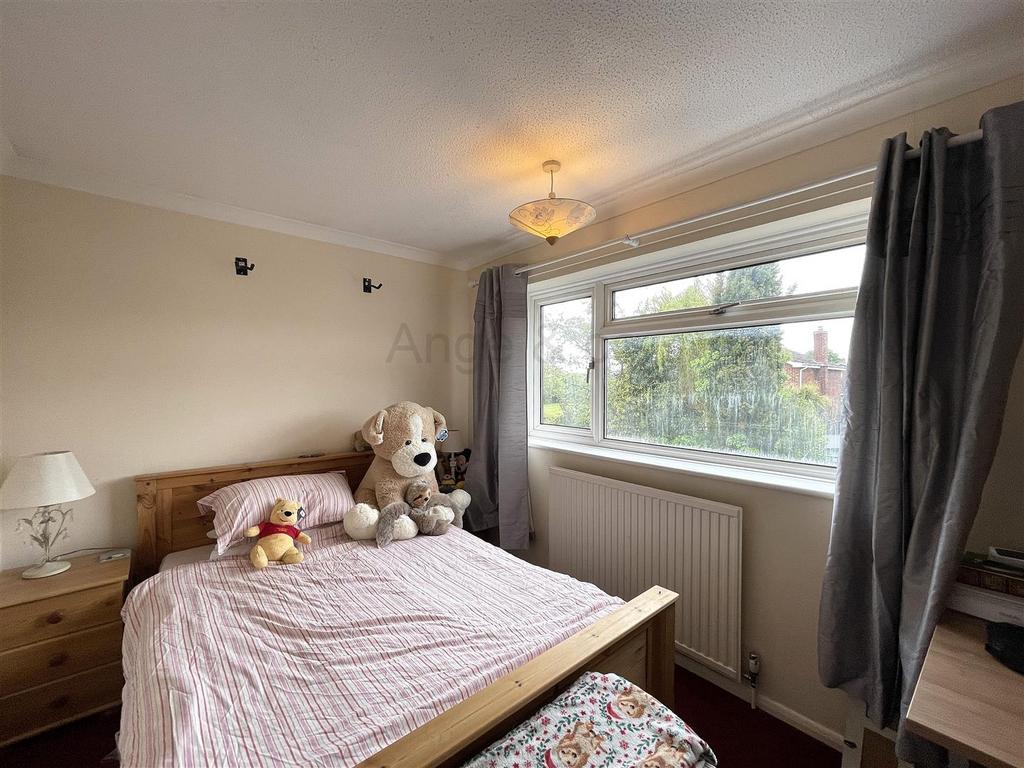 3 bed2.jpg