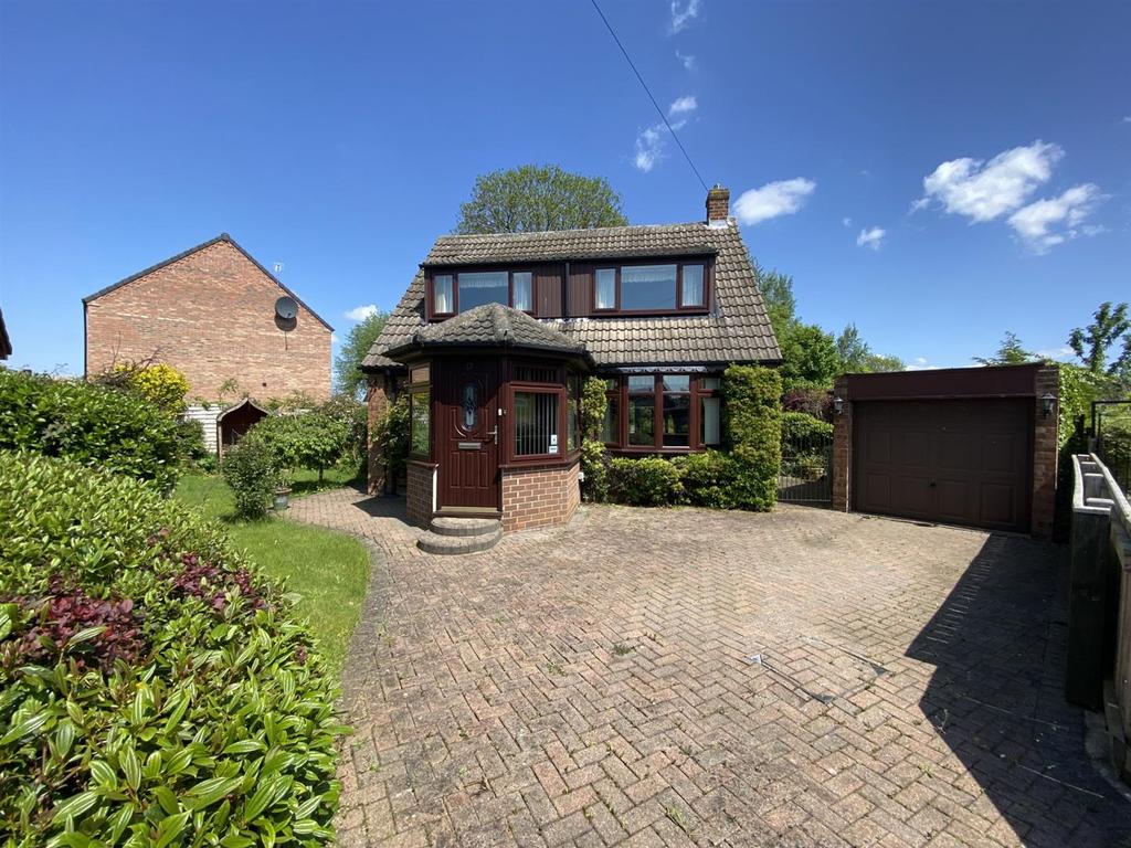 Lowlands Drive, Leeming Bar, Northallerton 3 bed detached house for