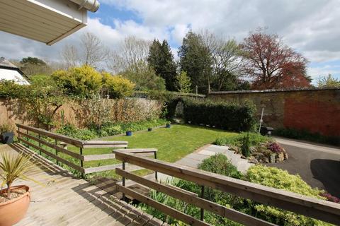 Driftway Downs Lane, Leatherhead, KT22 8JJ