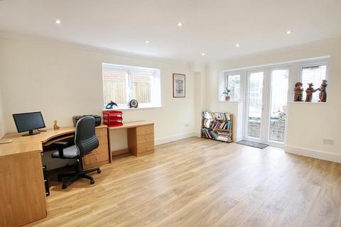 Driftway Downs Lane, Leatherhead, KT22 8JJ