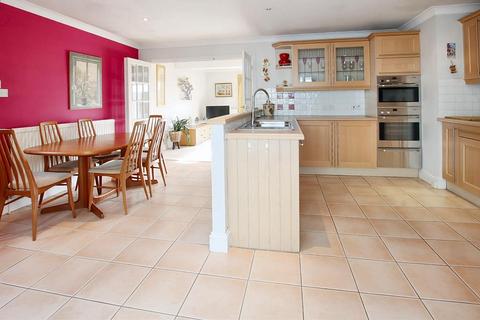 Driftway Downs Lane, Leatherhead, KT22 8JJ