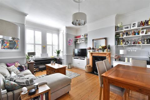 100a Birkhall Road, London, SE6 1TD