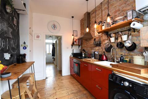 100a Birkhall Road, London, SE6 1TD