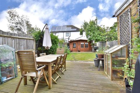 100a Birkhall Road, London, SE6 1TD