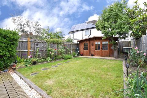 100a Birkhall Road, London, SE6 1TD