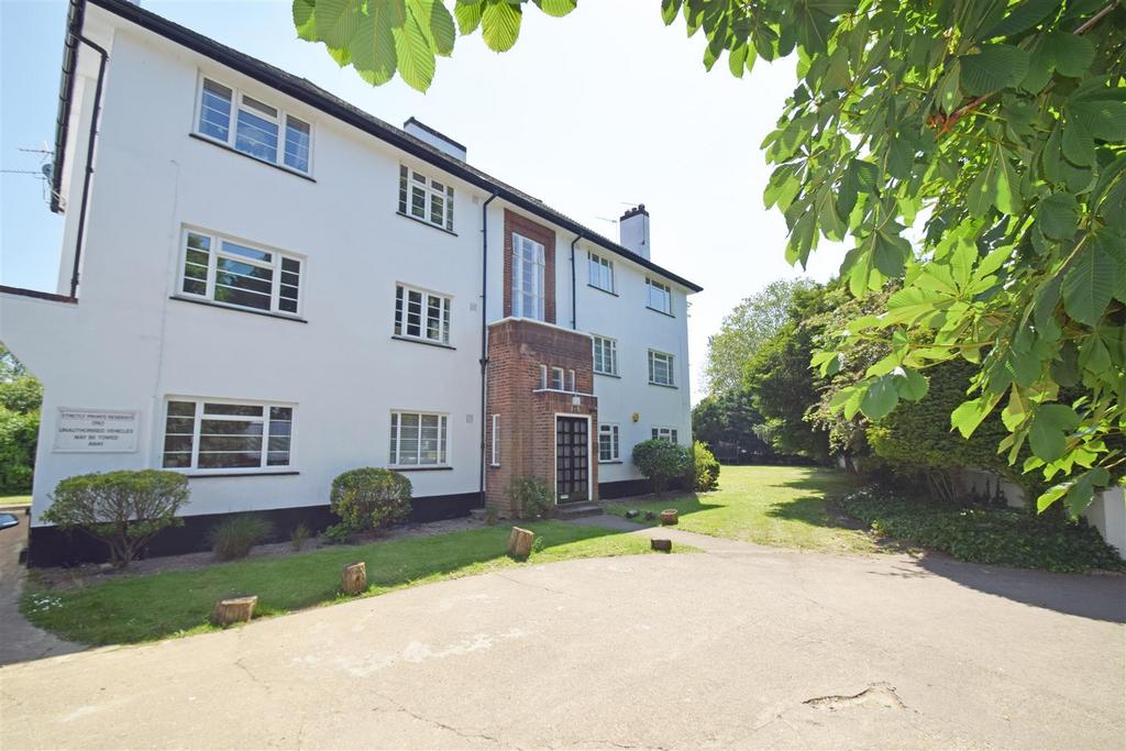 Chertsey Road, St Margarets Village 2 bed apartment for sale £385,000