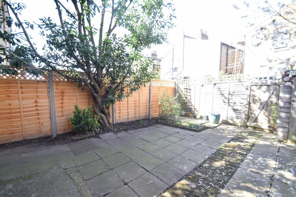 Kenley Road, St Margarets Village 2 bed for sale £549,950