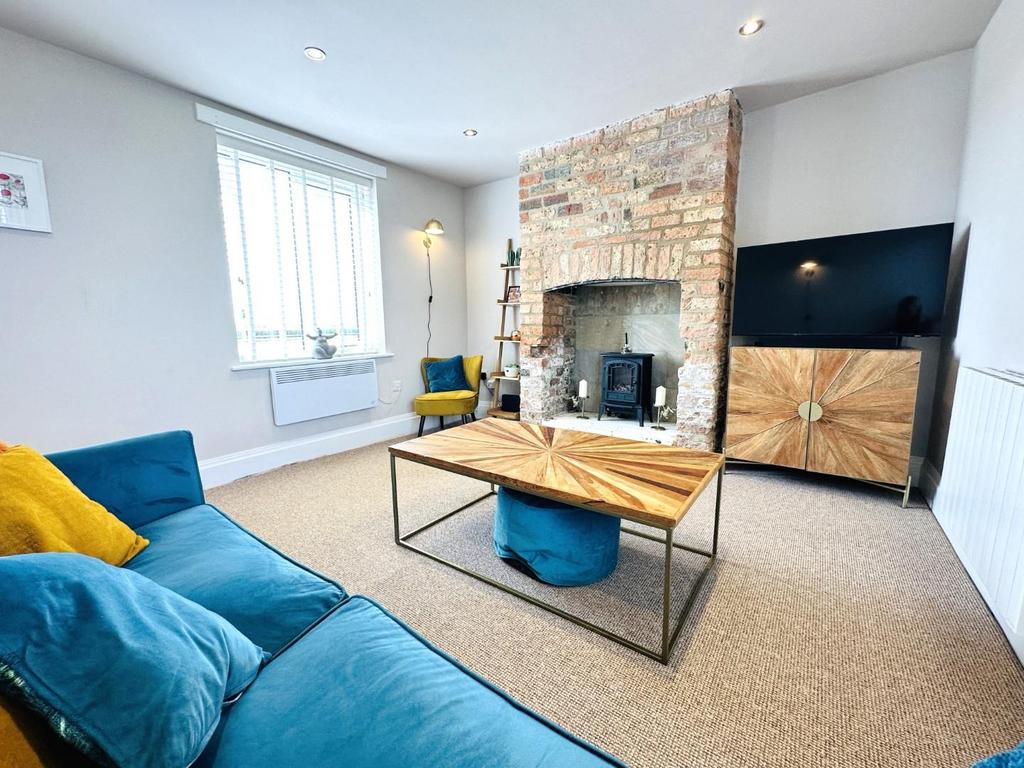 Biggin Lane, Biggin, Leeds 2 bed end of terrace house for sale £260,000