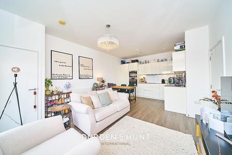 2 bedroom apartment for sale - Gubbins Lane, Harold Wood, RM3
