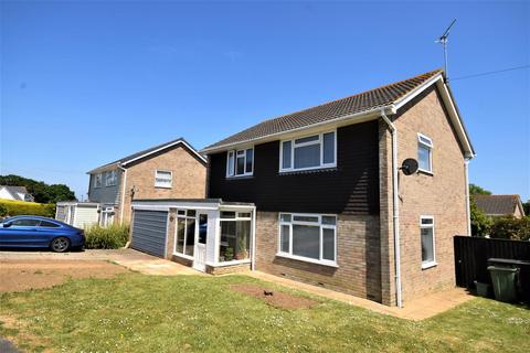 3 bedroom detached house for sale - Caws Avenue, Seaview, PO34 5JT
