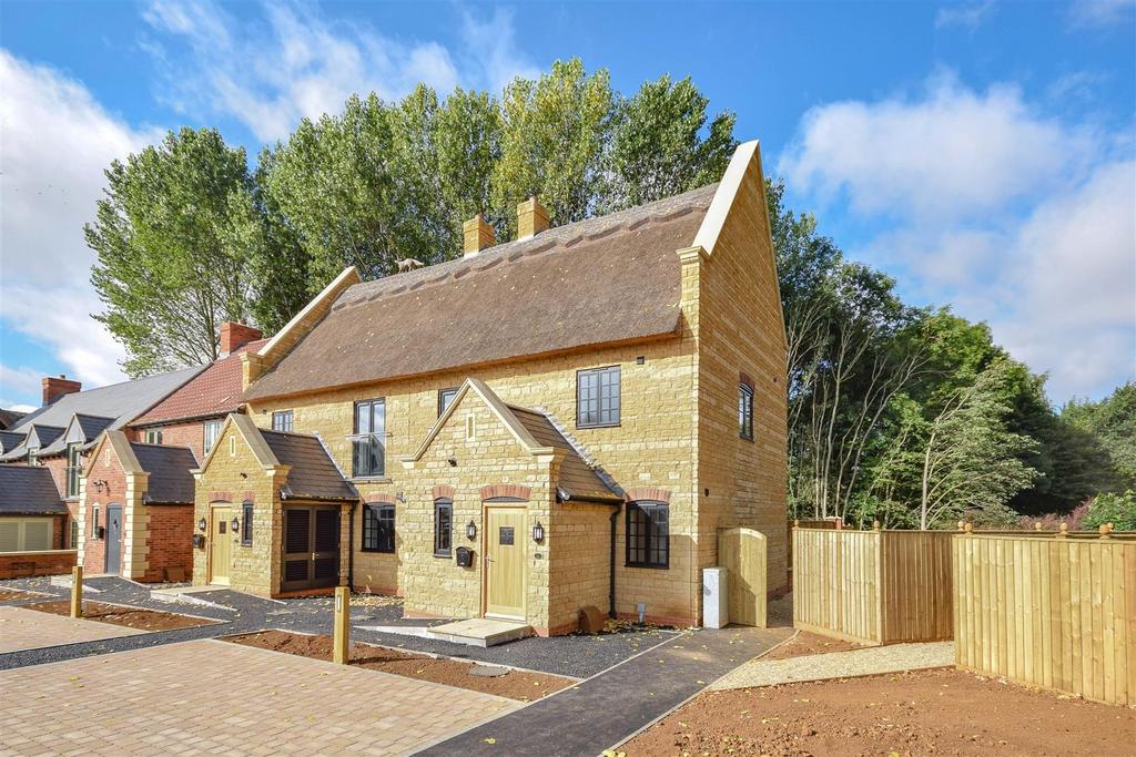 Vineyard Gardens, Brixworth, Northampton 2 bed end of terrace house for