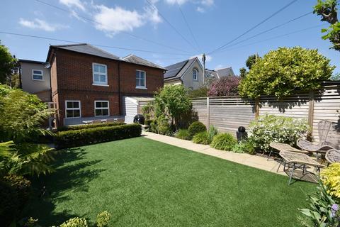 3 bedroom semi-detached house for sale - Rope Walk, Seaview, PO34 5EZ