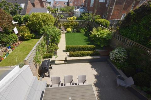 3 bedroom semi-detached house for sale - Rope Walk, Seaview, PO34 5EZ