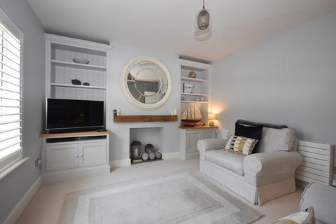 3 bedroom semi-detached house for sale - Rope Walk, Seaview, PO34 5EZ