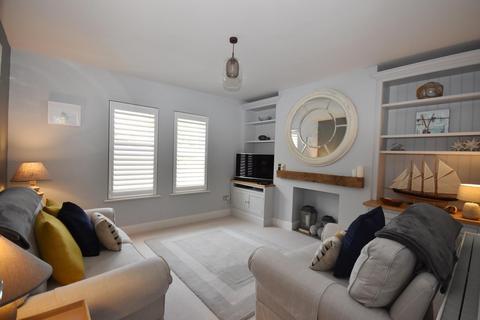 3 bedroom semi-detached house for sale - Rope Walk, Seaview, PO34 5EZ