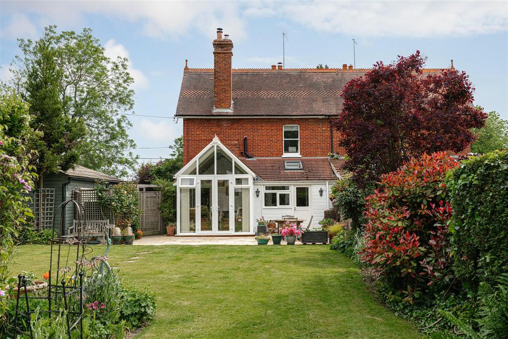 Tandridge Lane, Lingfield 3 bed house £750,000