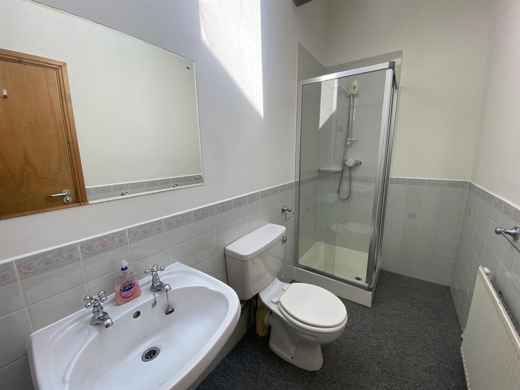 SHOWER ROOM.jpg