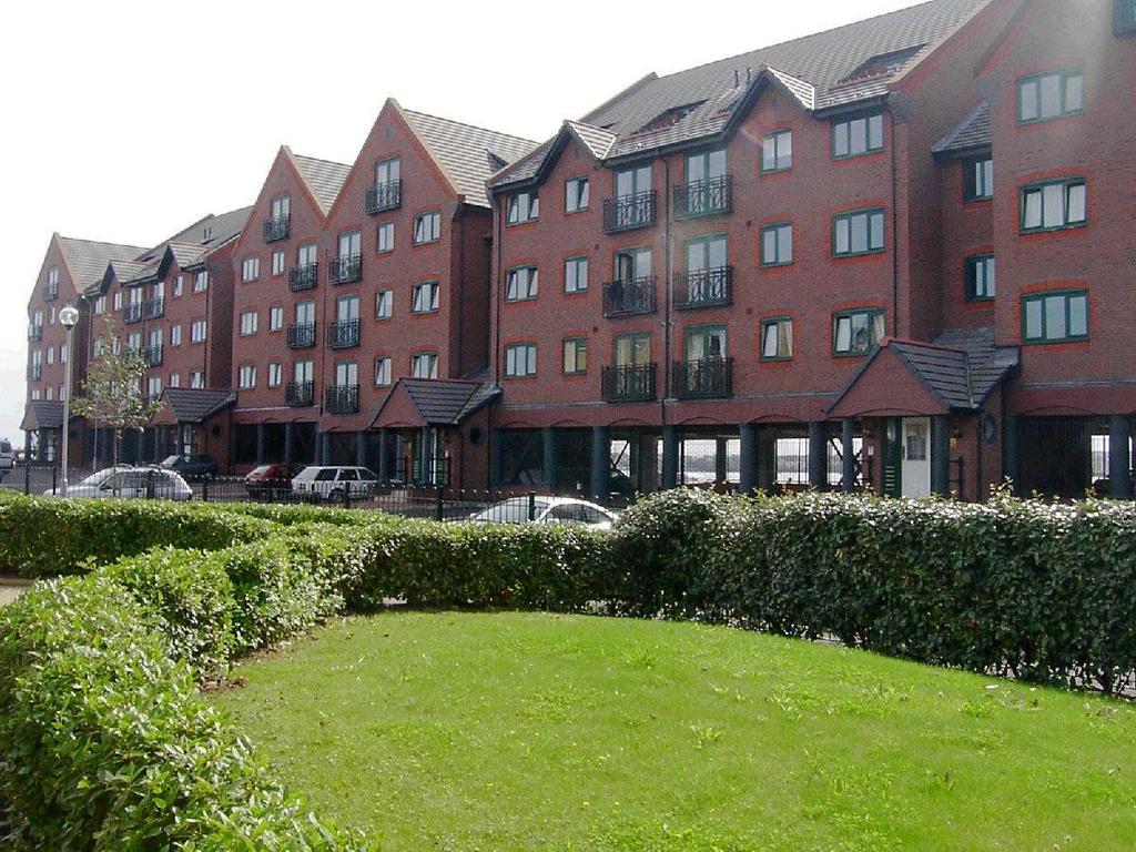 South Ferry Quay, Liverpool 2 bed apartment £900 pcm (£208 pw)