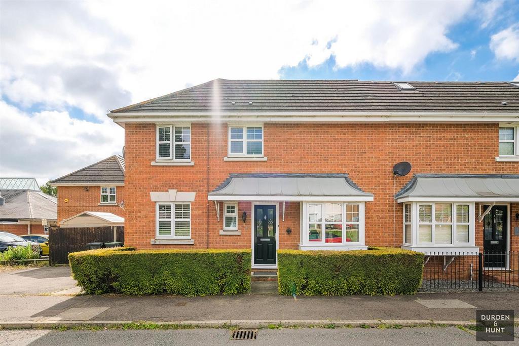 Milton Crescent, Ongar, CM5 3 bed semidetached house for sale £400,000