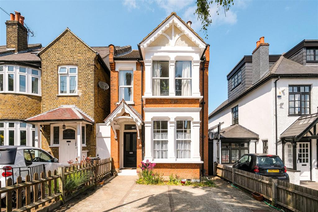 Grove Hill, Southy Woodford 2 bed flat for sale £450,000