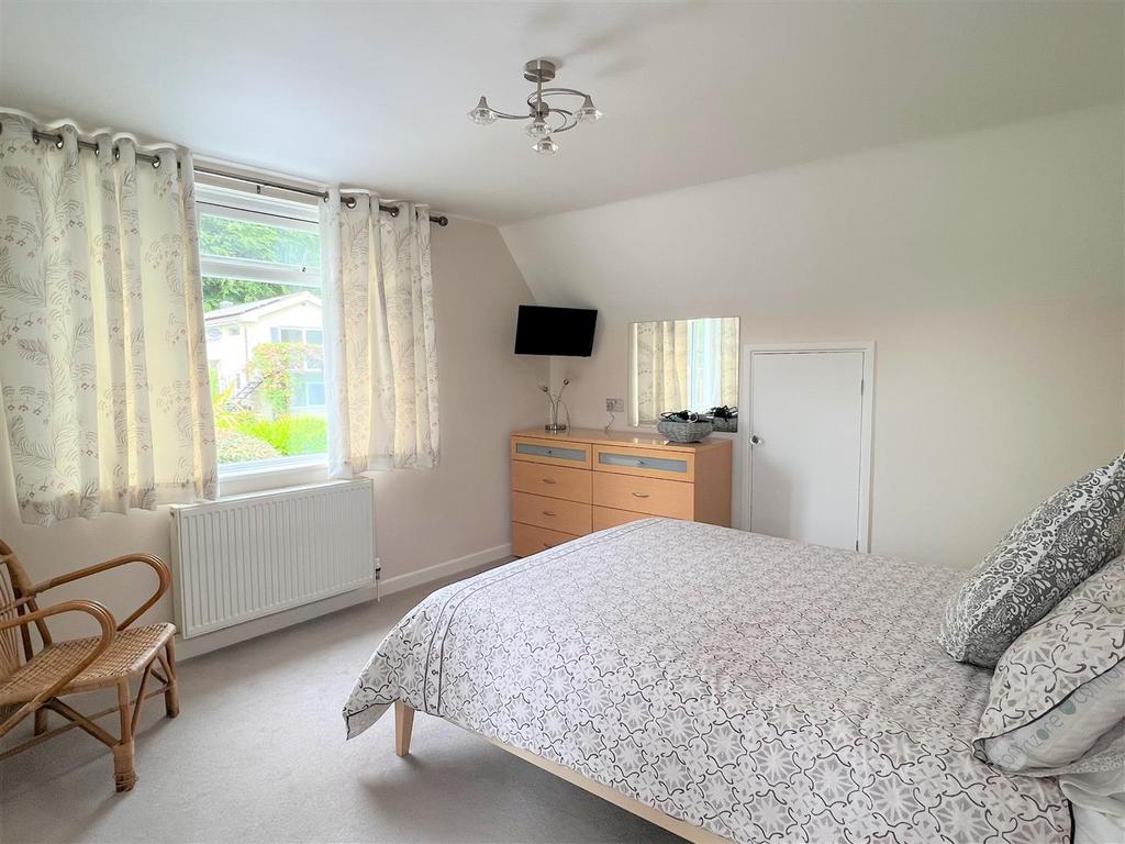 Bedroom: