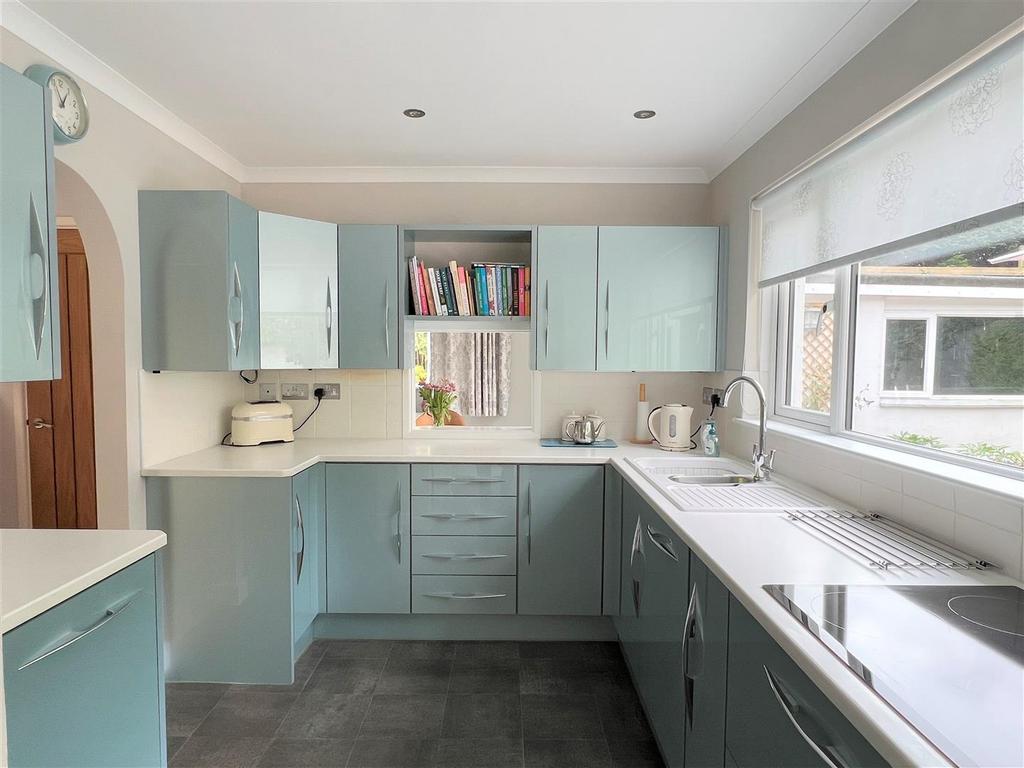 Kitchen: