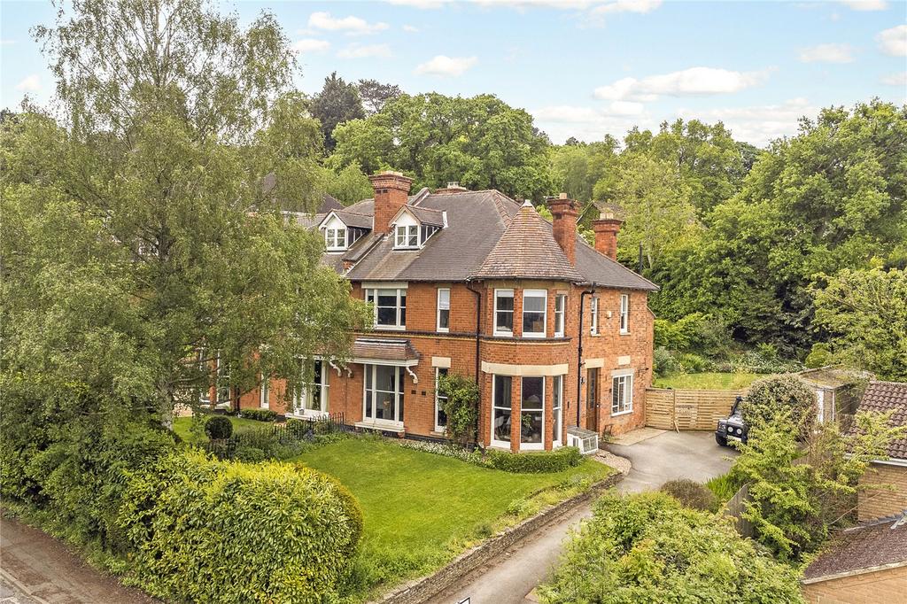 Harp Hill, Charlton Kings, Cheltenham, Gloucestershire, GL52 6 bed semi