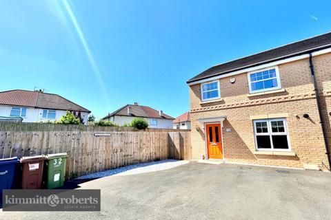 4 bedroom semi-detached house for sale - Auckland Close, Houghton le Spring, Tyne and Wear, DH4