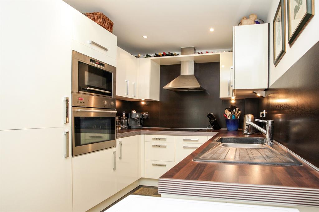 Cambridge letting agents kitchen