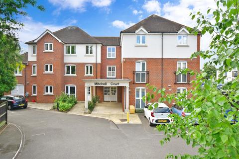 1 bedroom ground floor flat for sale - Massetts Road, Horley, Surrey
