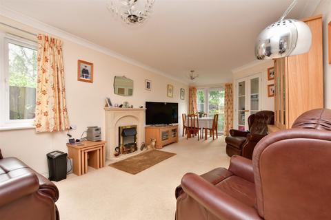 1 bedroom ground floor flat for sale, Massetts Road, Horley, Surrey