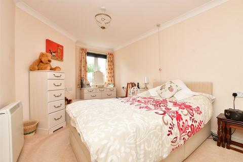 1 bedroom ground floor flat for sale, Massetts Road, Horley, Surrey