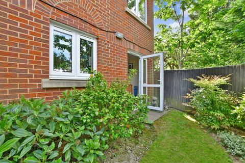 1 bedroom ground floor flat for sale, Massetts Road, Horley, Surrey