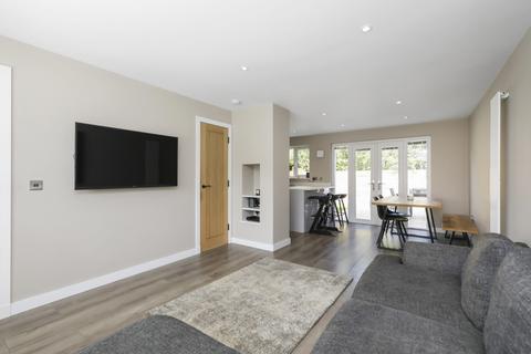 32 Burghlee Terrace, Loanhead, EH20 9BW