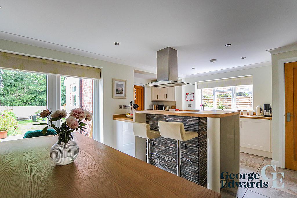 Tressall Road, Whitwick, LE67 3 bed semidetached house £280,000