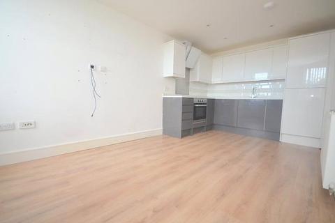 2 bedroom apartment to rent - Mercury Gardens, Romford, RM1