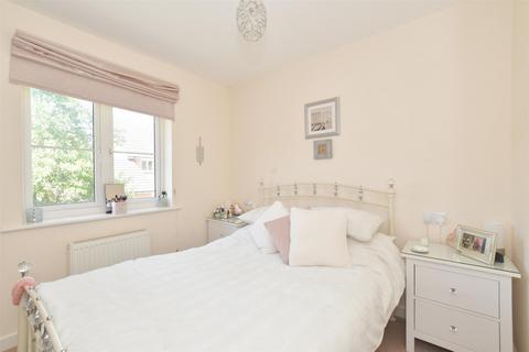 19 Bostock Road, Chichester, PO19 6UL