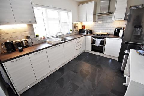 3 bedroom end of terrace house for sale, St Michaels Road, Chadwell St.Mary