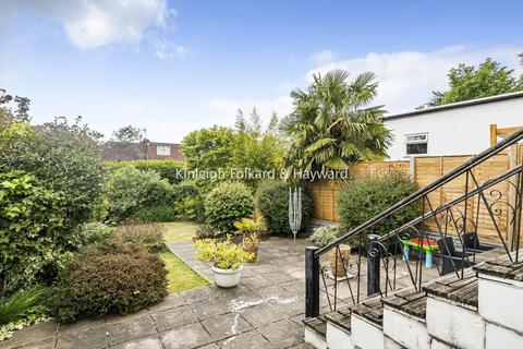 4 bedroom semi-detached house for sale - Knoll Drive, Southgate