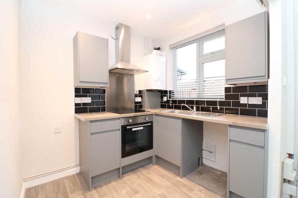 Central Square, Maghull 2 bed apartment £675 pcm (£156 pw)