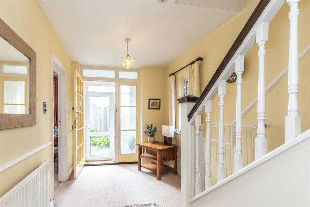 Terringes Avenue, Worthing, BN13 4 bed house for sale £550,000