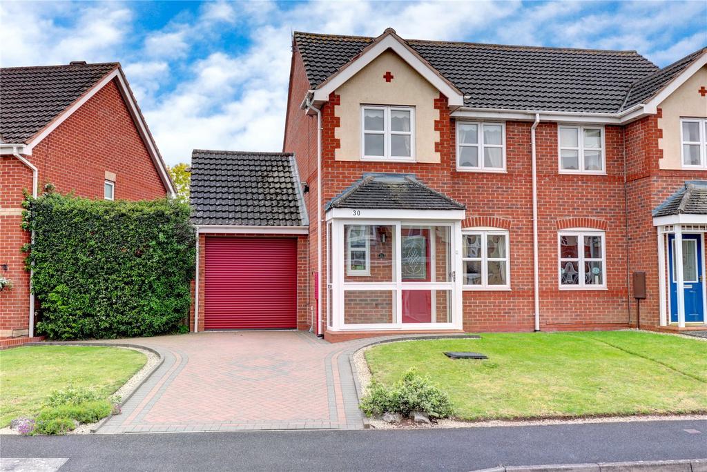 Swan Drive, Droitwich, Worcestershire, WR9 3 bed semidetached house