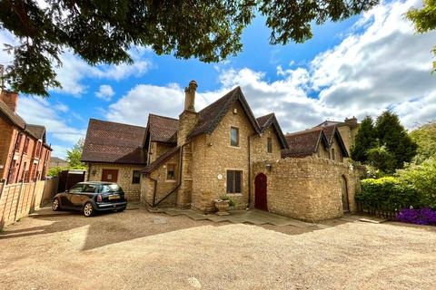 5 bedroom semi-detached house for sale, Bromham Road, Bedford MK40