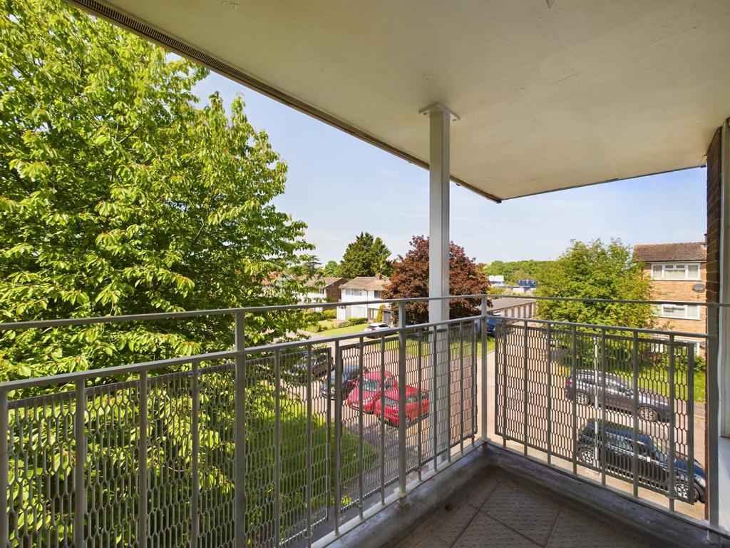 Grove Crescent, Croxley Green... 3 bed apartment £335,000