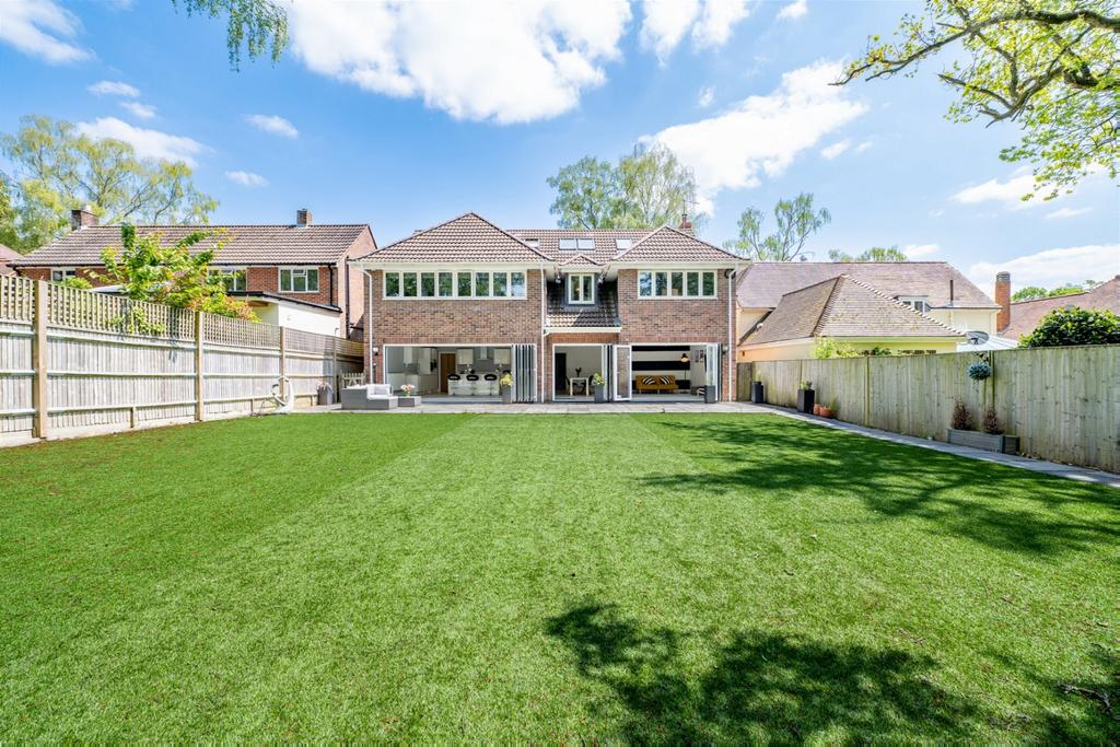 Randall Road, Eastleigh SO53 7 bed detached house £1,250,000