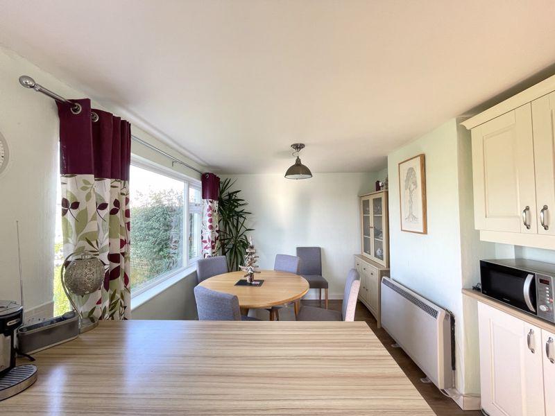Kitchen / Dining...
