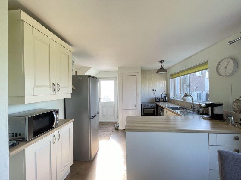 Kitchen / Dining...