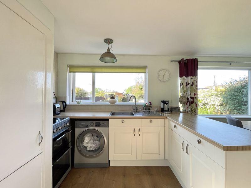 Kitchen / Dining...