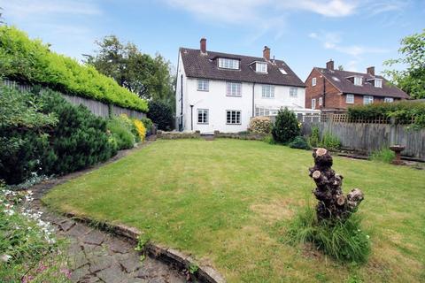 72 Alington Grove, Wallington, SM6 9NG